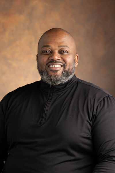 Pastor Earon Davis  (Hana McDowell)